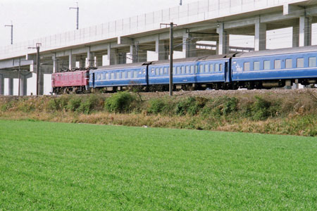 佐賀県内を走るはやぶさ