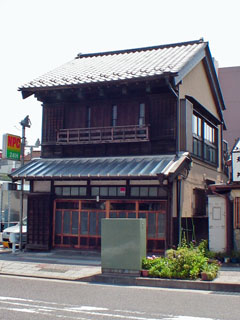 旧東海道程ヶ谷宿内の古い建物