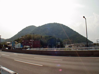 花水橋から見た高麗山