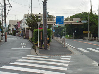 川匂神社交差点