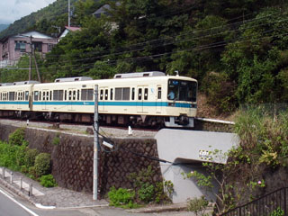 箱根登山鉄道。電車は小田急8000形。