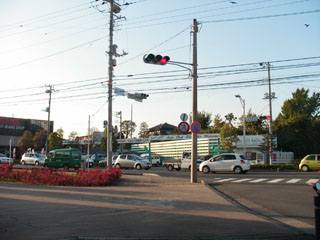 東下石田交差点