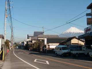 まだ右側に見える富士山