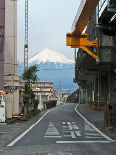 柚木駅の所から見た富士山