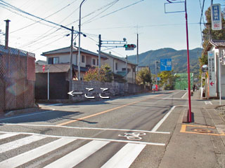 富士川橋手前の左へ入る道